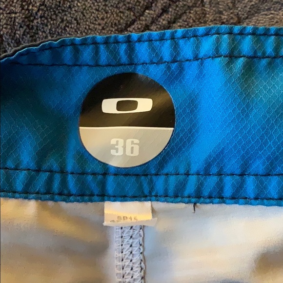 Oakley size 36 blue stripe boardshorts - Picture 3 of 3